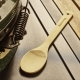 Pfannenschaber & Holzlöffel mit Silikonmatte